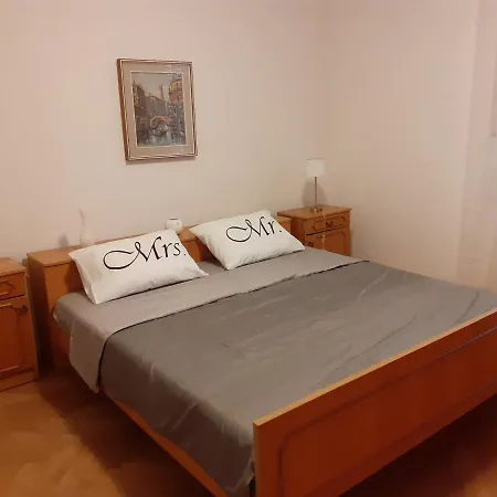 House Jan,pula *